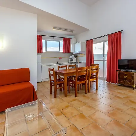 מלון דירות Pateo Village 3*