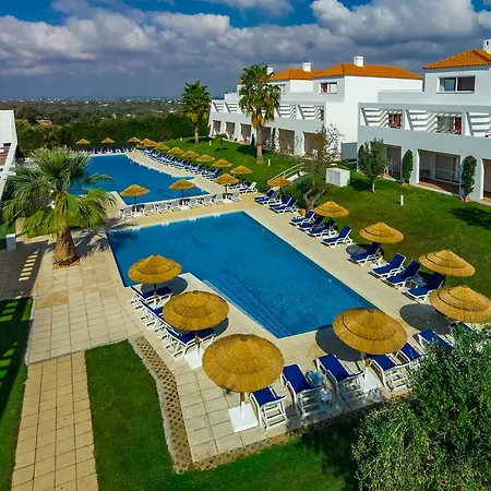 Pateo Village מלון דירות אלבופיירה
